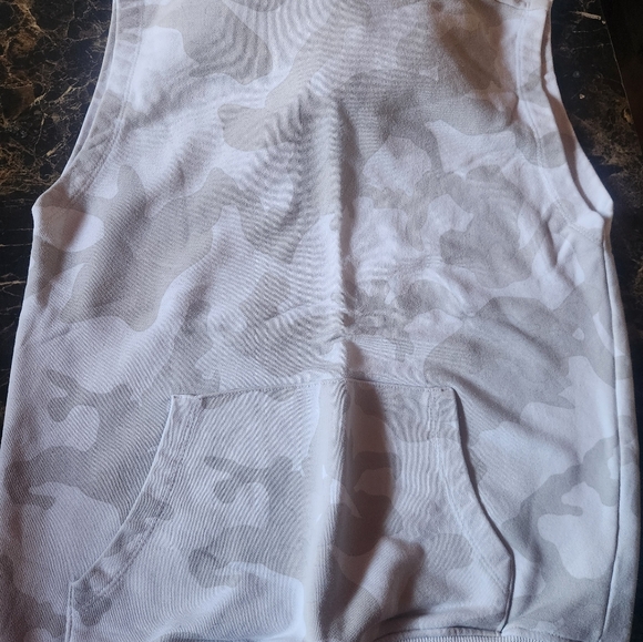 Bundle of 2 hoodie vests Size Large - Picture 2 of 5